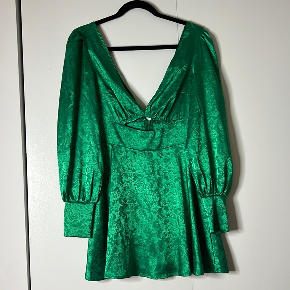 Green low cut dress with cutout